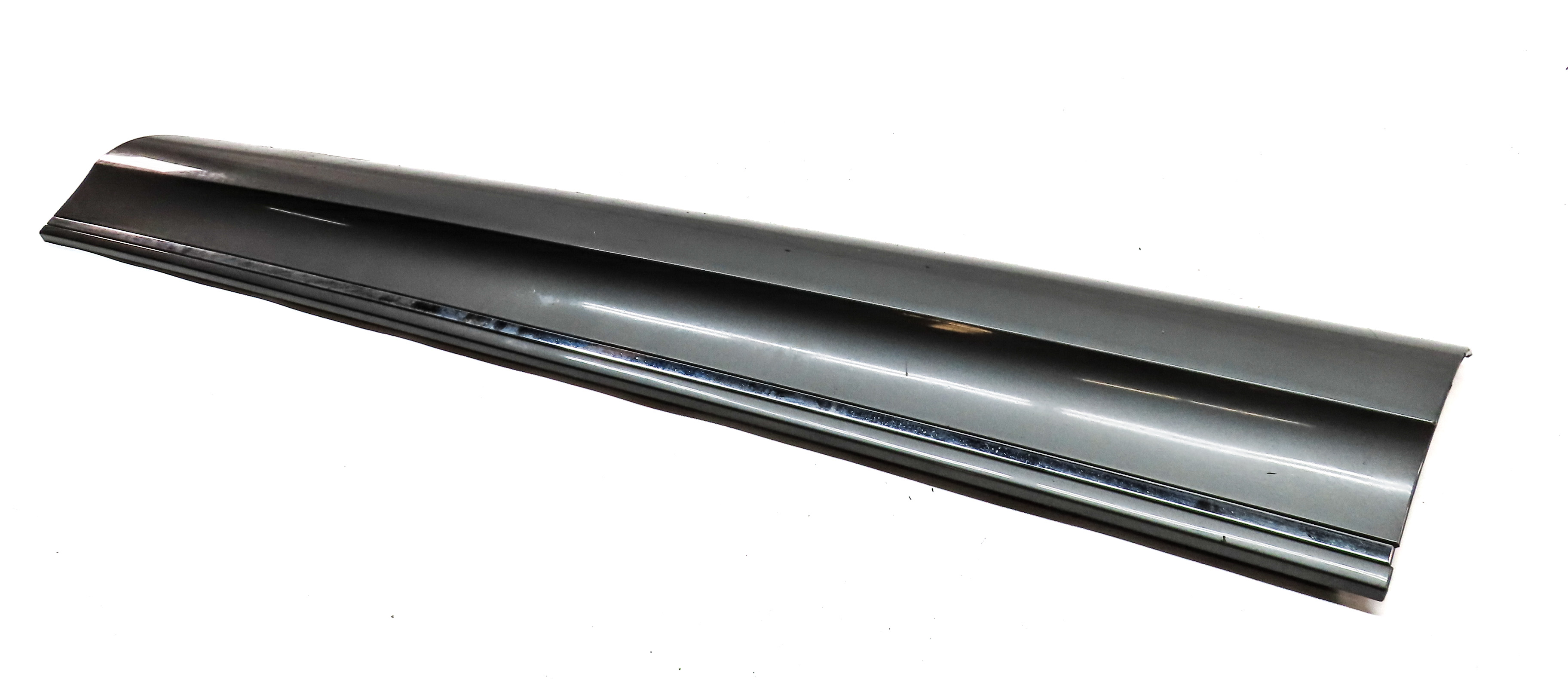 2010-2015 AUDI Q7 FRONT RIGHT LOWER DOOR TRIM MOULDING (w/out SLINE) (Gray) — exact item pictured